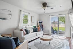 Charming Home- Pet-Friendly- LG Fenced Backyard - Image 2