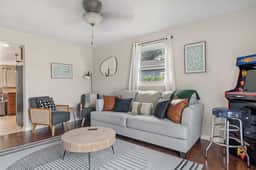 Charming Home- Pet-Friendly- LG Fenced Backyard - Image 5