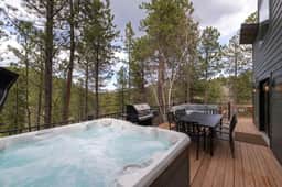 Cloudview Lodge - Image 2