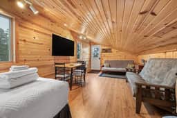 Deer Mountain Cabin Getaway - Image 2