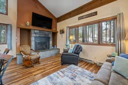 Deer Mountain Cabin Getaway - Image 5