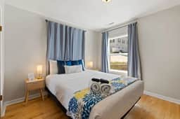 Grand Cozy Retreat in Downtown Lead - Image 3