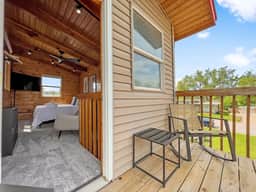 Guest Suite-Hot Tub-Close to Town - Image 5