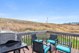 Hill's View Retreat on the Edge of the Prairie - Image 5