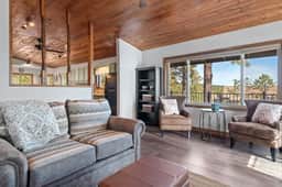 Pinedale Cabin Getaway - Image 3