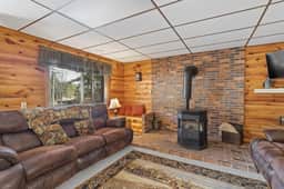 Prairie Creek Hideaway – Relaxing Hot Tub & Views - Image 4