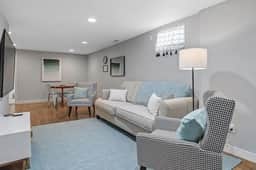 Roomy 5-Bed 3-Bath-Fire Place- Large Outdoor Space - Image 3