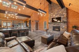Schroeder’s Grand Log Cabin - Image 2