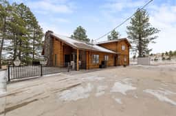 Schroeder’s Grand Log Cabin - Image 3