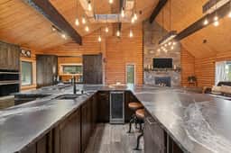Schroeder’s Grand Log Cabin - Image 5