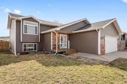Stylish 5 BR- LG Fenced Backyard and Playground - Image 2