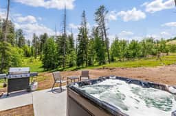 Elk Pointe Chalet - Image 2