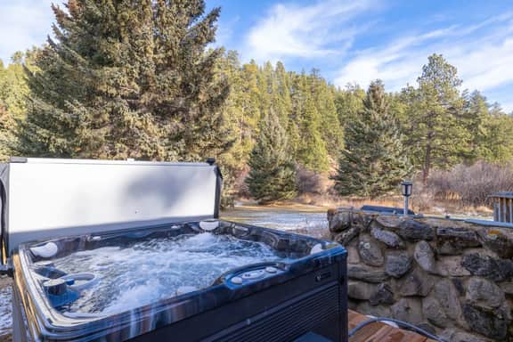 Barrel Springs ·  Secluded Stay in a Wonderful Creekside Getaway - Image 4