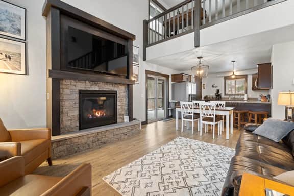 Bellefish 2.0- Rustic Peaks Cabin w/ Hot tub & Scenic Views - Image 5