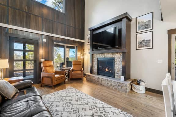 Bellefish 2.0- Rustic Peaks Cabin w/ Hot tub & Scenic Views - Image 2