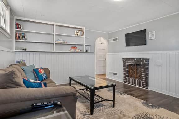 Canyon Lake · Centrally Located 2 BR-1 Bath- Basement Apt - Image 3