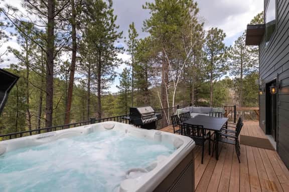 Cloudview Lodge - Image 2