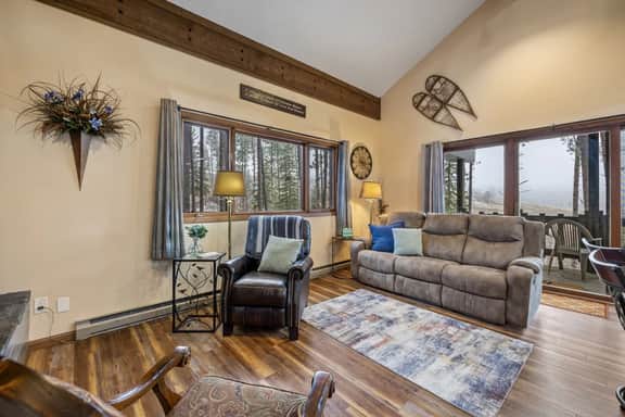 Deer Mountain Cabin Getaway - Image 4