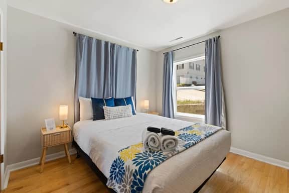 Grand Cozy Retreat in Downtown Lead - Image 3