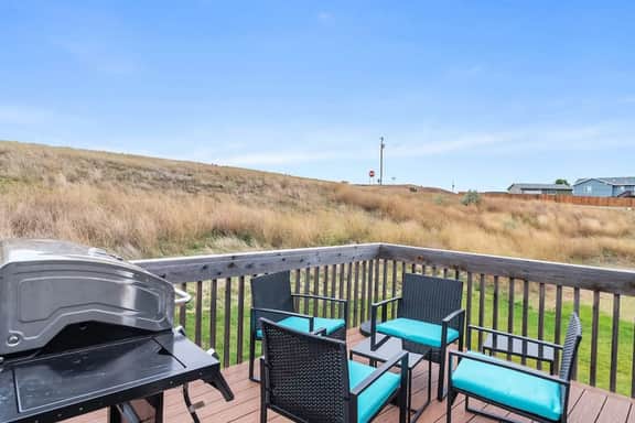 Hill's View Retreat on the Edge of the Prairie - Image 5