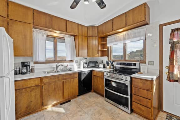 Lead Haven Lodge: Mountain Retreat w/ Hot tub - Image 5
