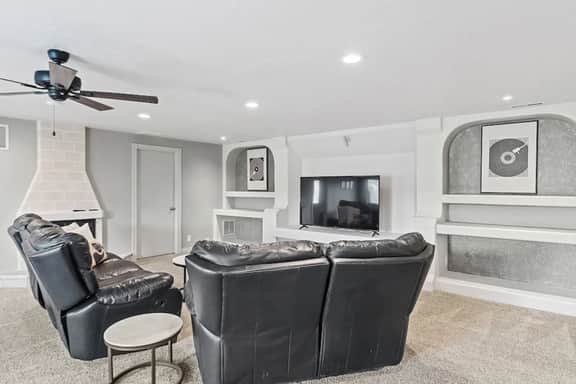 Modern Home-Garage-Scenic Patio - Image 3