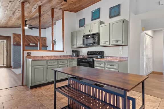 Pinedale Cabin Getaway - Image 2