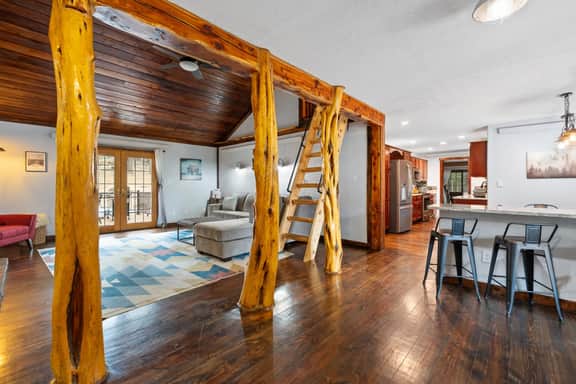 Tatanka Getaway with Hot tub & Game Room - Image 3