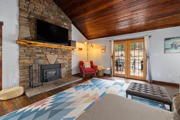 Tatanka Getaway with Hot tub & Game Room - Image 4