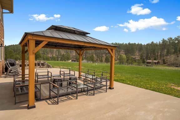 Whitetail · Leighton's Lodge-Hot Tub-Borders National Forest - Image 3