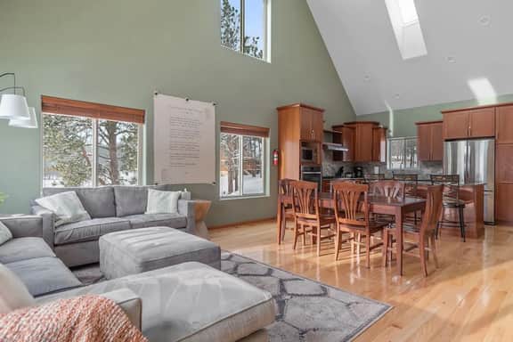 Whitetail · Leighton's Lodge-Hot Tub-Borders National Forest - Image 5