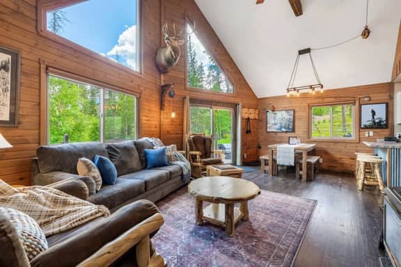 Elk Pointe Chalet - Image 4