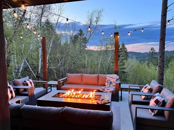 High Mountain Rustic Cabin- Hot Tub- Game Loft - Image 1