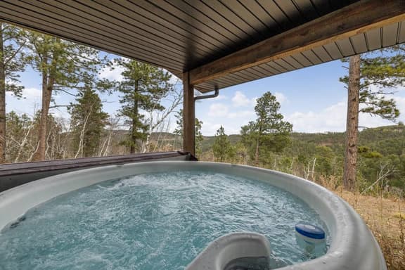 MK Hideaway Mountain Cabin w/ Hot Tub - Image 1