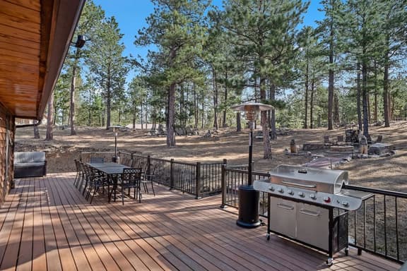 Tatanka Getaway with Hot tub & Game Room - Image 1